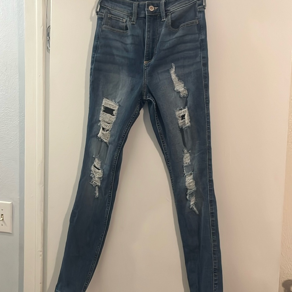 CURVY HIGH-RISE RIPPED MEDIUM WASH SUPER SKINNY JEANS